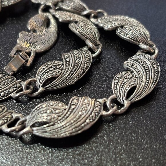 Vintage Faux Marcasite Leaf Patterned Necklace - 17 Inch - Picture 1 of 5